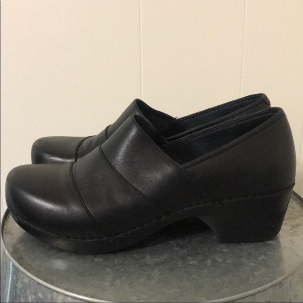 💥20% Off Like New Dansko Leather Clogs